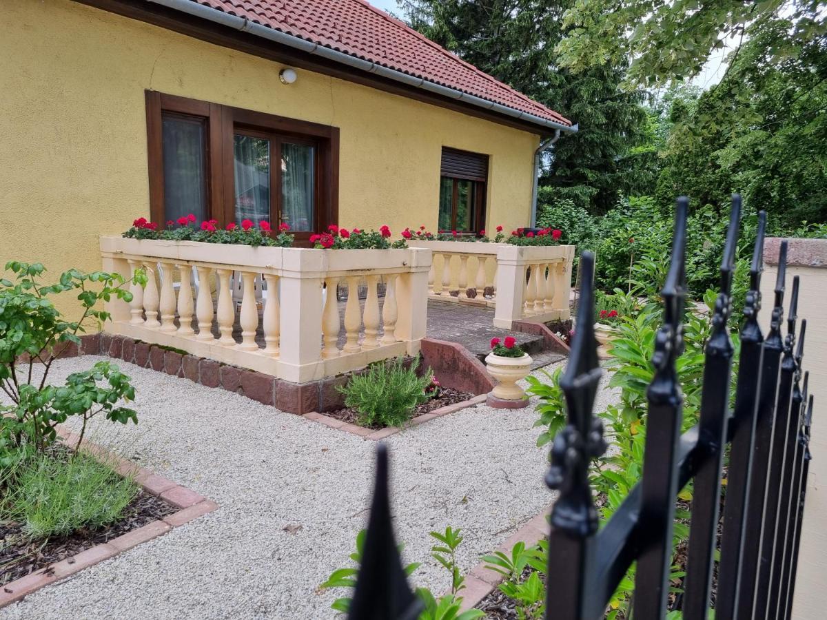 Appartamento Muskátlis Ház Balatonlelle Esterno foto