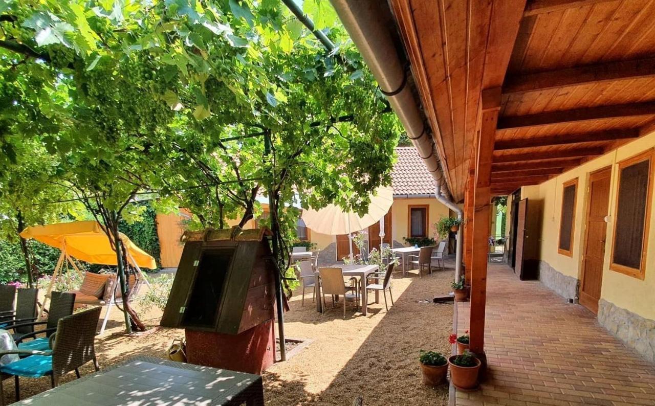 Appartamento Muskátlis Ház Balatonlelle Esterno foto
